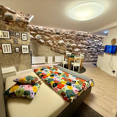 Six Apartment Simona วิลนีอุส ภายนอก รูปภาพ
